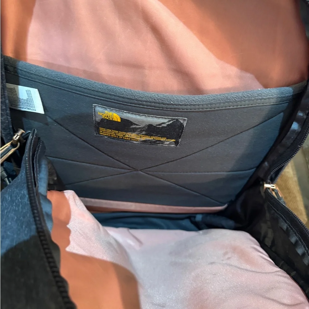 The North Face Black Backpack Rose Gold‎